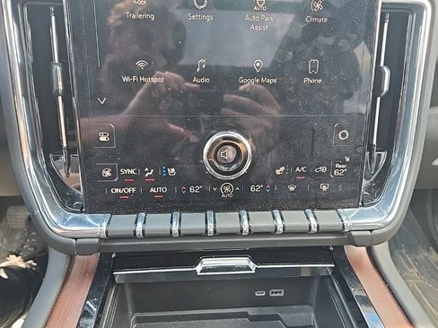 Used 2025 GMC Yukon Denali w/ Denali Reserve Package AWD/4WD image 34