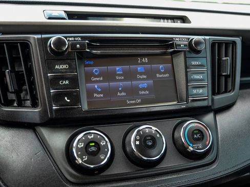 Used 2017 Toyota RAV4 LE FWD image 28