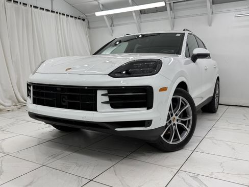 Certified 2025 Porsche Cayenne image 8