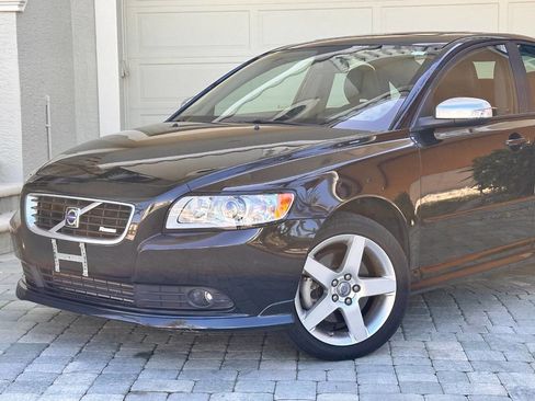 Used 2009 Volvo S40 T5 R-Design image 2