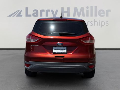 Used 2015 Ford Escape S FWD image 4