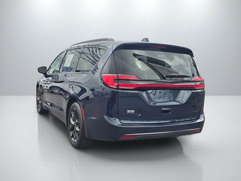 Used 2025 Chrysler Pacifica Limited FWD image 7