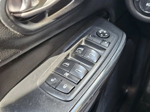 Used 2015 Jeep Cherokee Trailhawk image 25