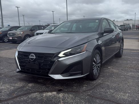 Certified 2024 Nissan Altima 2.5 SV image 2