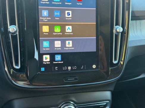 Used 2024 Volvo XC40 B5 Plus image 16