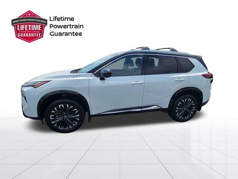 Certified 2025 Nissan Rogue Platinum w/ Platinum Premium Package FWD image 2