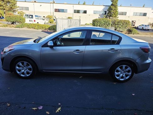 Used 2010 MAZDA MAZDA3 i Sport image 2