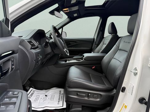 Used 2024 Honda Passport Black Edition image 9