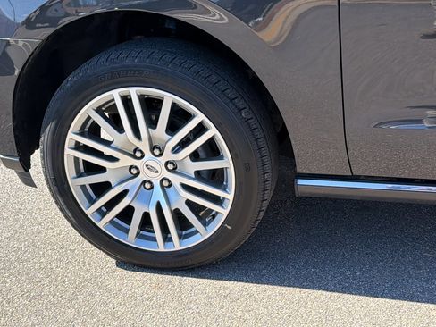 Used 2024 Ford Expedition Limited image 12