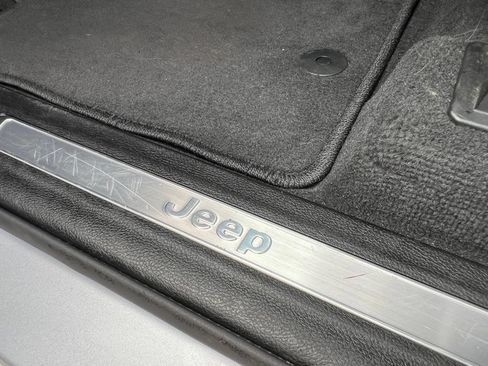 Used 2021 Jeep Grand Cherokee L Overland w/ Luxury Tech Group IV AWD/4WD image 33