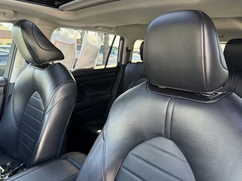 Certified 2022 Toyota Highlander XLE image 22