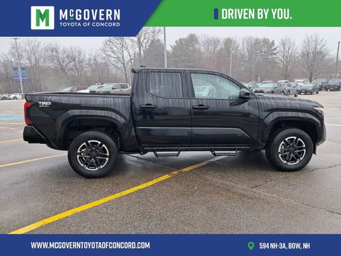 Used 2025 Toyota Tacoma TRD Sport AWD/4WD image 7