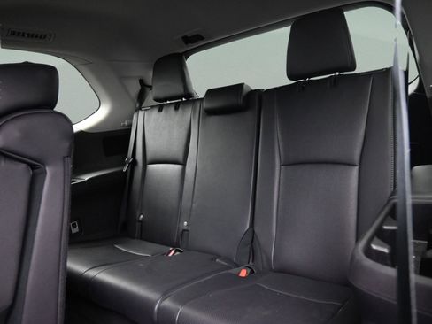 Used 2025 Toyota Grand Highlander AWD image 14