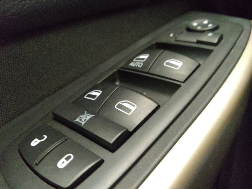 Used 2017 Jeep Cherokee Sport FWD image 27