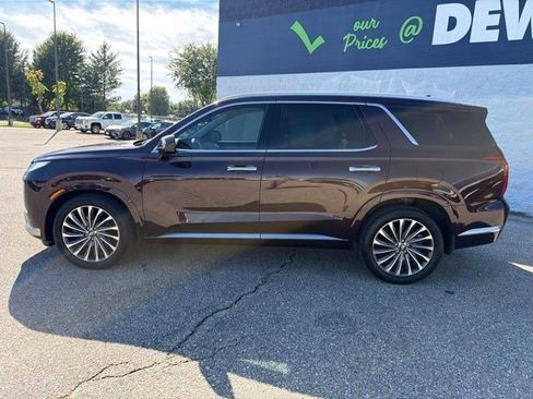 Used 2024 Hyundai Palisade Calligraphy FWD image 2