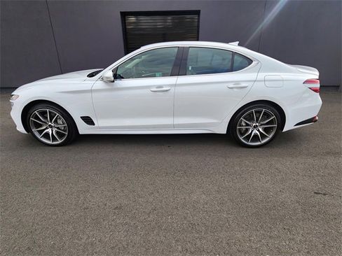 Used 2025 Genesis G70 2.5T image 30