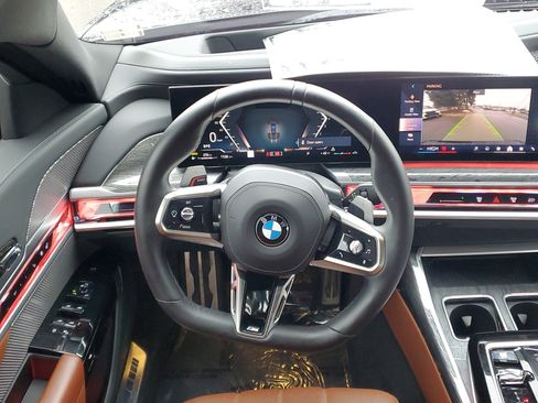 Used 2023 BMW 760i xDrive image 22