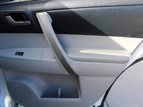 Used 2011 Toyota Highlander SE image 5