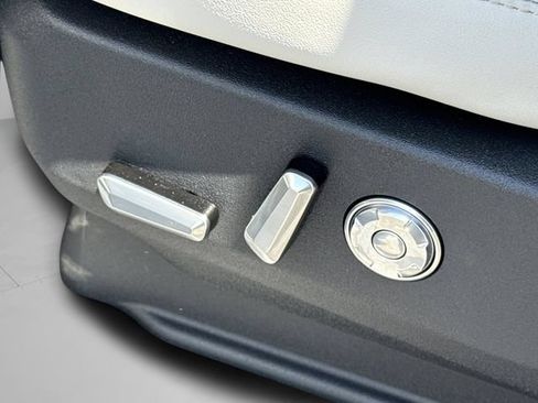 New 2026 Lincoln Navigator Premiere AWD/4WD image 42