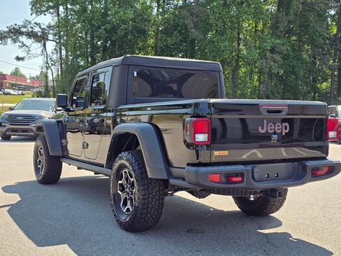 Used 2022 Jeep Gladiator Rubicon w/ Cold Weather Group AWD/4WD image 3