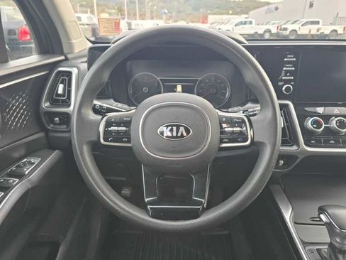 Used 2021 Kia Sorento LX image 11