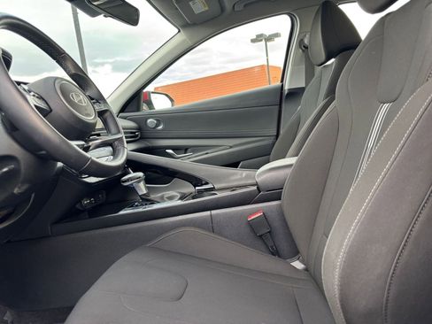 Used 2025 Hyundai Elantra SEL image 27