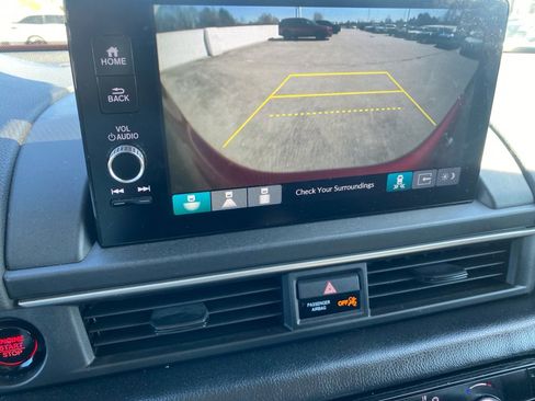 Certified 2025 Honda Pilot Touring image 23