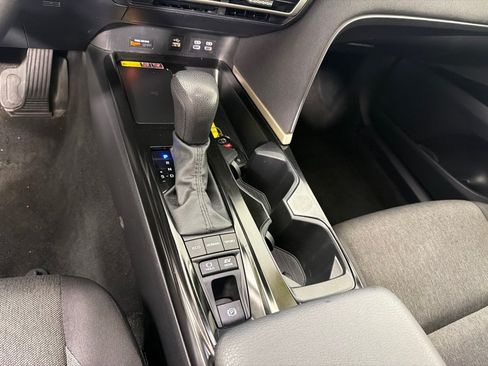 Used 2025 Toyota Camry LE FWD image 17