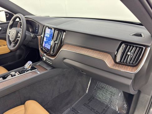 Used 2023 Volvo XC60 B5 Ultimate w/ Climate Package image 14