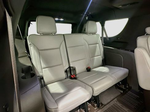 Used 2023 GMC Yukon XL SLT w/ SLT Luxury Package AWD/4WD image 29