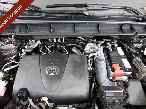 Used 2022 Toyota Highlander XLE AWD/4WD image 36