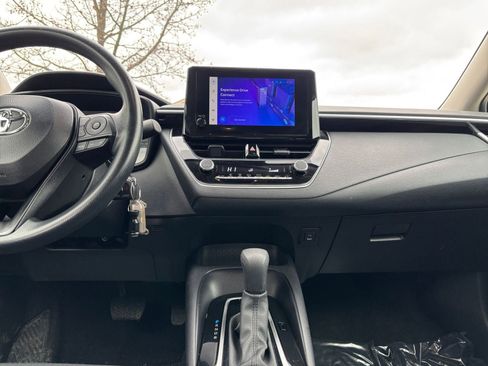 Used 2025 Toyota Corolla LE image 18