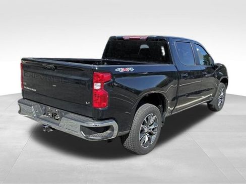 Used 2022 Chevrolet Silverado 1500 LT AWD/4WD image 3