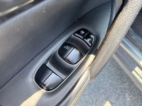Used 2018 Nissan Rogue S AWD/4WD image 21