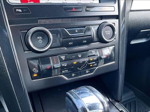 Used 2017 Ford Explorer XLT w/ Equipment Group 202A FWD image 24