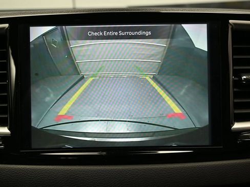 Used 2023 Chrysler Pacifica Touring-L FWD image 42