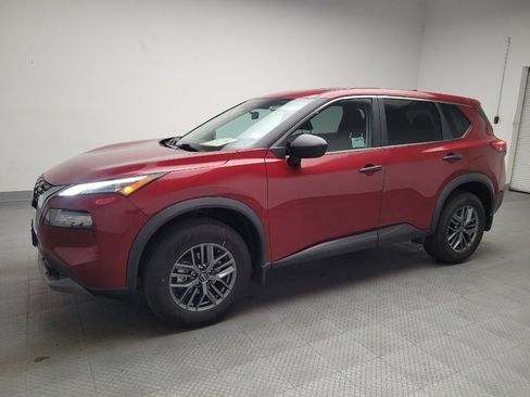 Used 2023 Nissan Rogue S image 2