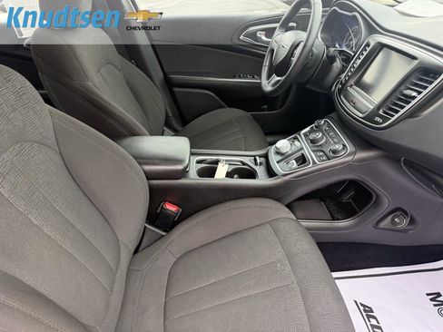 Used 2016 Chrysler 200 Limited w/ Convenience Group image 11