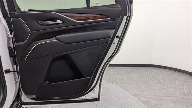 Used 2022 Cadillac Escalade Premium Luxury AWD/4WD image 19