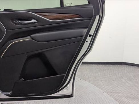 Used 2022 Cadillac Escalade Premium Luxury image 19