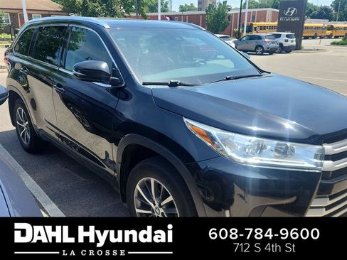 Used 2017 Toyota Highlander XLE w/ Carpet Mat Package AWD/4WD image 1