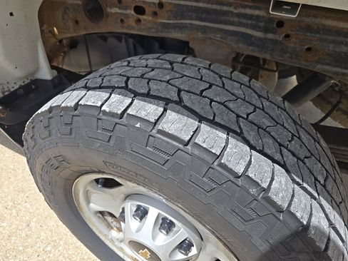 Used 2018 Chevrolet Silverado 2500 W/T w/ Snow Plow Prep Package image 12