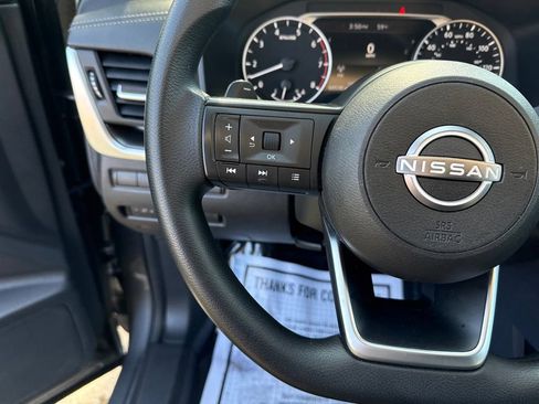 Used 2024 Nissan Rogue SV FWD image 17