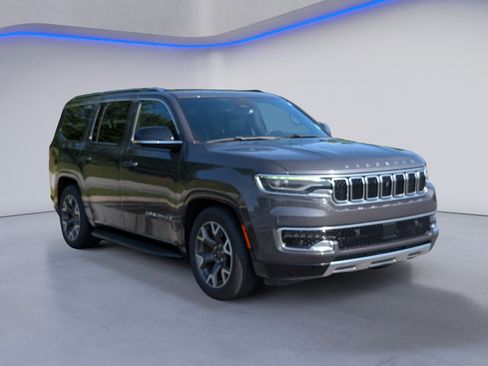 Used 2023 Jeep Wagoneer Series III w/ Convenience Group I AWD/4WD image 5