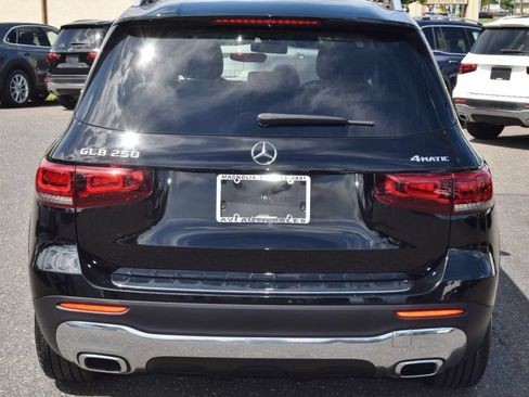Used 2020 Mercedes-Benz GLB 250 4MATIC w/ Premium Package image 8