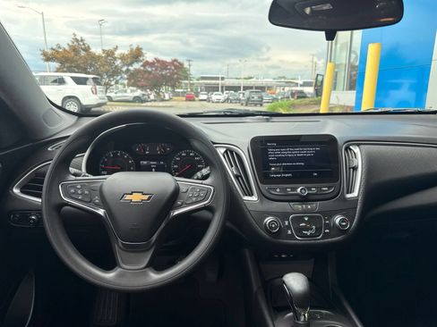 Used 2024 Chevrolet Malibu LS FWD image 2