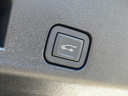 Used 2026 Chevrolet Traverse LT w/ Driver Confidence Package FWD image 9