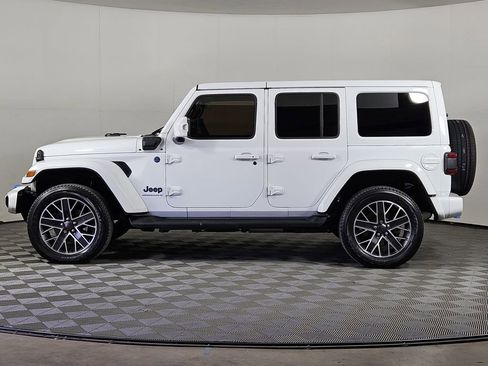 Used 2023 Jeep Wrangler Unlimited Sahara AWD/4WD image 3