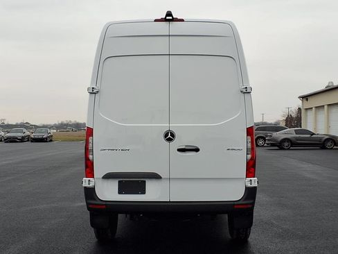 Used 2025 Mercedes-Benz Sprinter 2500 image 9