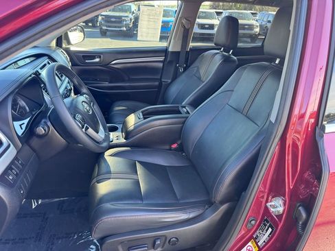 Used 2019 Toyota Highlander SE image 20